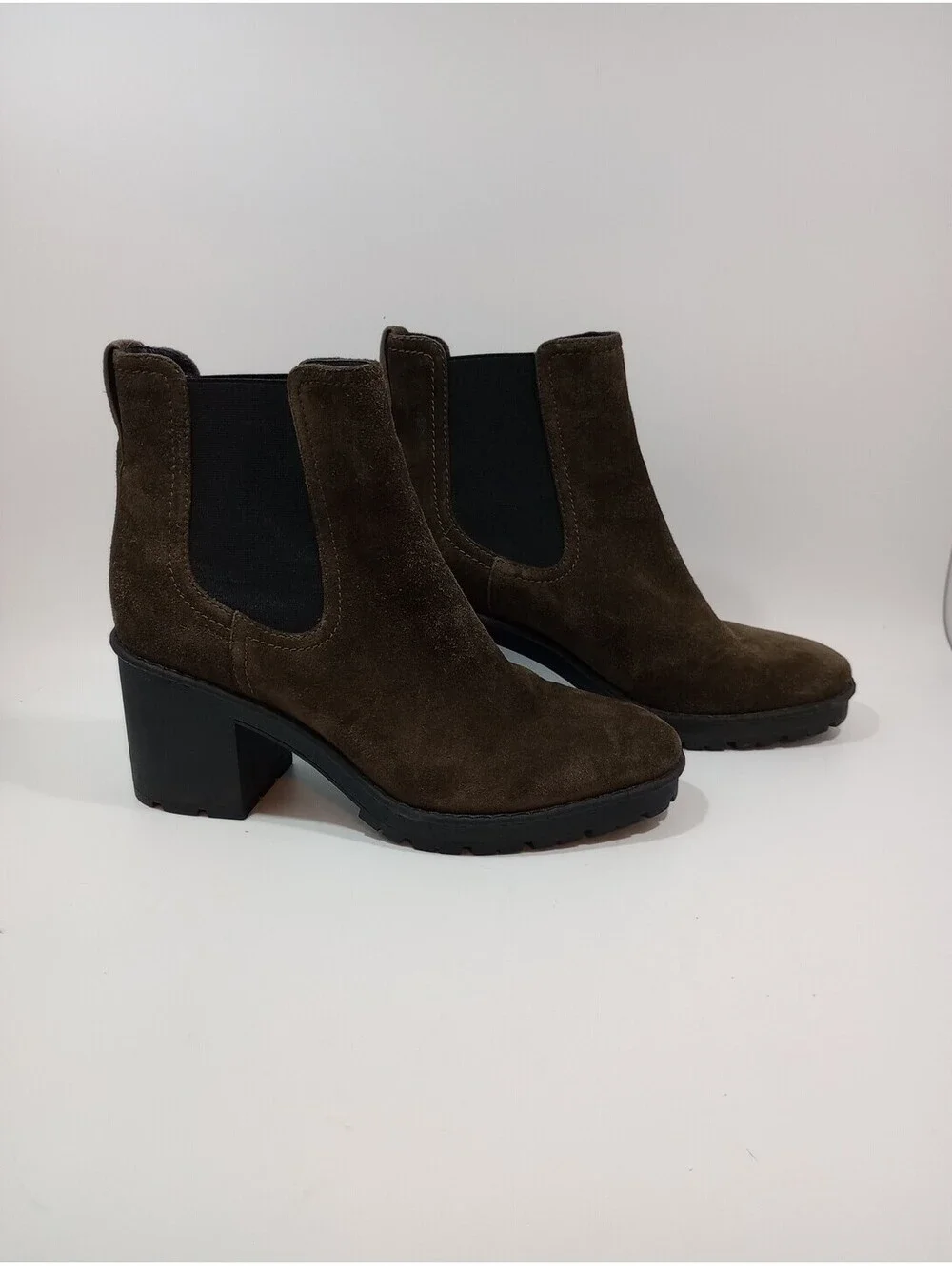 VINCE Water Repellant Suede Chelsea Ankle Boot Army Green Sz 10 MSRP $400 Block